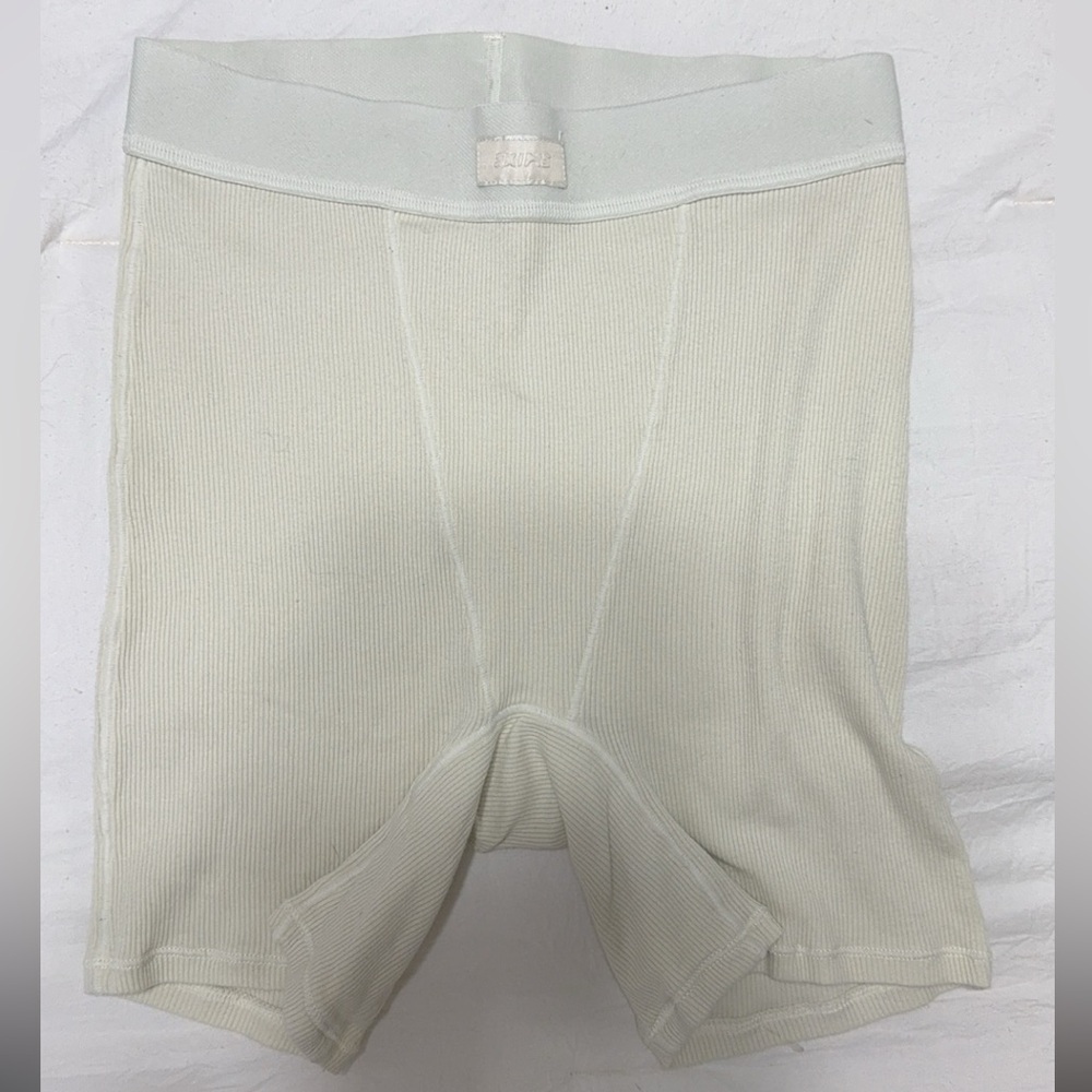 Skims cotton ripped women’s boxers.